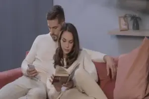 Signs-Your-Spouse-Is-Having-an-Online-Affair